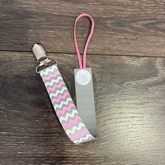 Ribbon Paci Clip - Grey / Pink / White Chevron