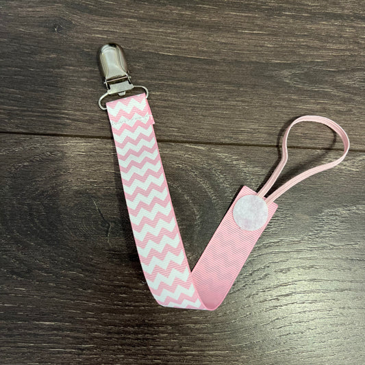 Ribbon Paci Clip - Pink / White Chevron