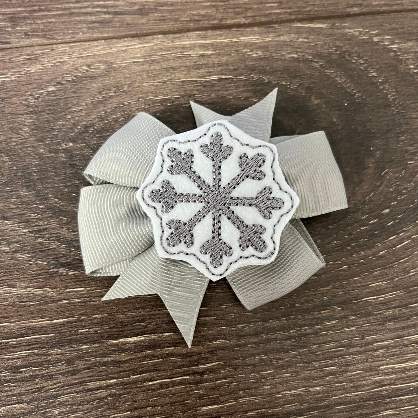 3" Pinwheel Bow - Feltie Center - Grey Snowflake