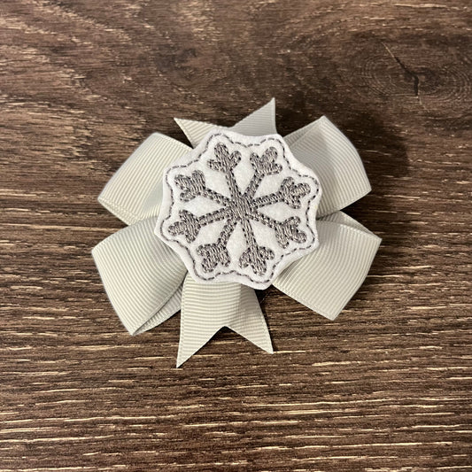 3" Pinwheel Bow - Feltie Center - Lt Grey Snowflake